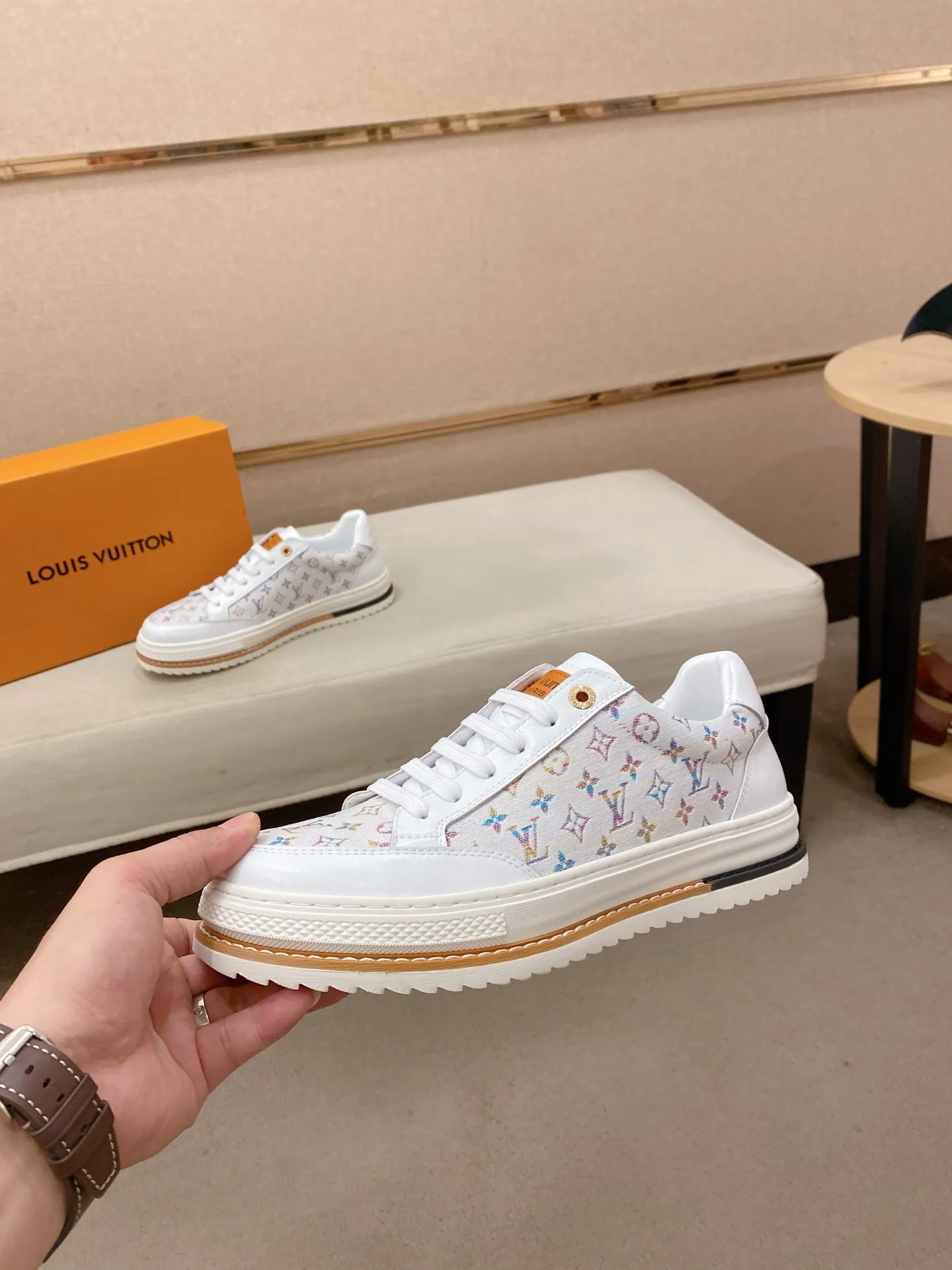 Men's clothing and shoes 400💰Louis Vuitton (Louis Vuitton/LV) top 🔍🔍 new models are on sale at the same time, the upper 🇮🇹 imported first-layer cowhide from Italy, fully imported sheepskin lining 💪💪, completely 1⃣️ to 1 ⃣️Re-engraved🇮🇹💪💪, ⚠Sole: The original sole is specially provided by the original factory, the exclusive movable molded sole is super comfortable, ⚠The original factory follows the order, 🔍🔍high quality, you can enter and exit the counter at will, welcome to compare⚠. Code number:38-44